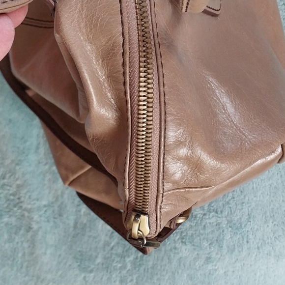 Hobo Shelia Large Polished Leather Satchel - Picture 5 of 8